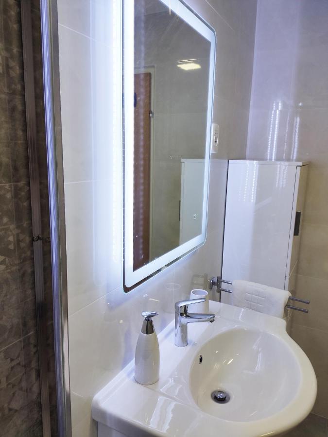 White Studio Apartman Pula Exterior photo